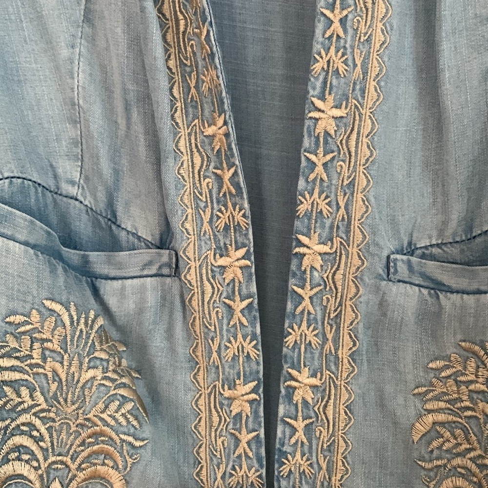 Light pre-washed denim embroidered jacket tunic. Chico’s size 0.
